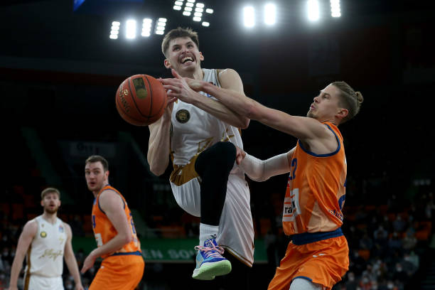 而王曼昱的 而王曼昱的