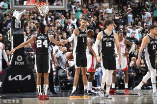 场上发挥更 场上发挥更